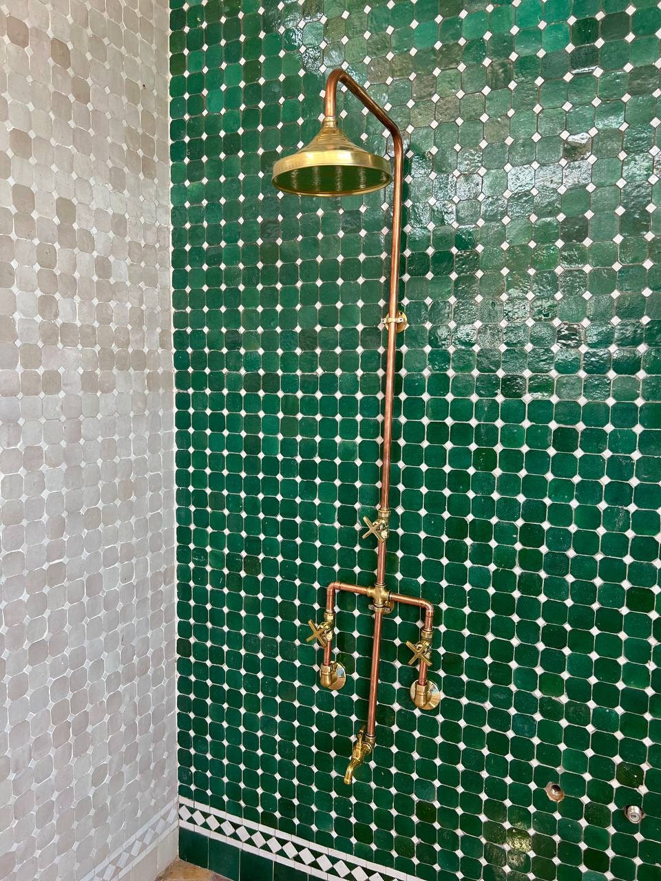 Vintage Cooper and Shower System. Indoor and outdoor Copper shower system with Round shower head - bohoprime
